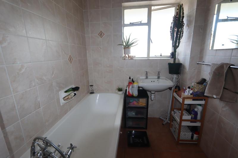 2 Bedroom Property for Sale in Claremont Western Cape